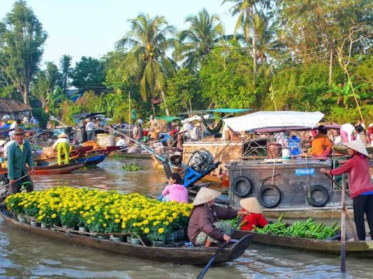 Về miền Tây, trải nghiệm tham quan chợ nổi Ngã Bảy nổi tiếng Hậu Giang